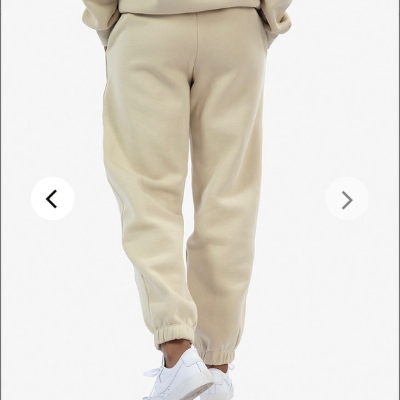 NWT Nike Swoosh Graphic Fleece Joggers - Picture 3 of 3